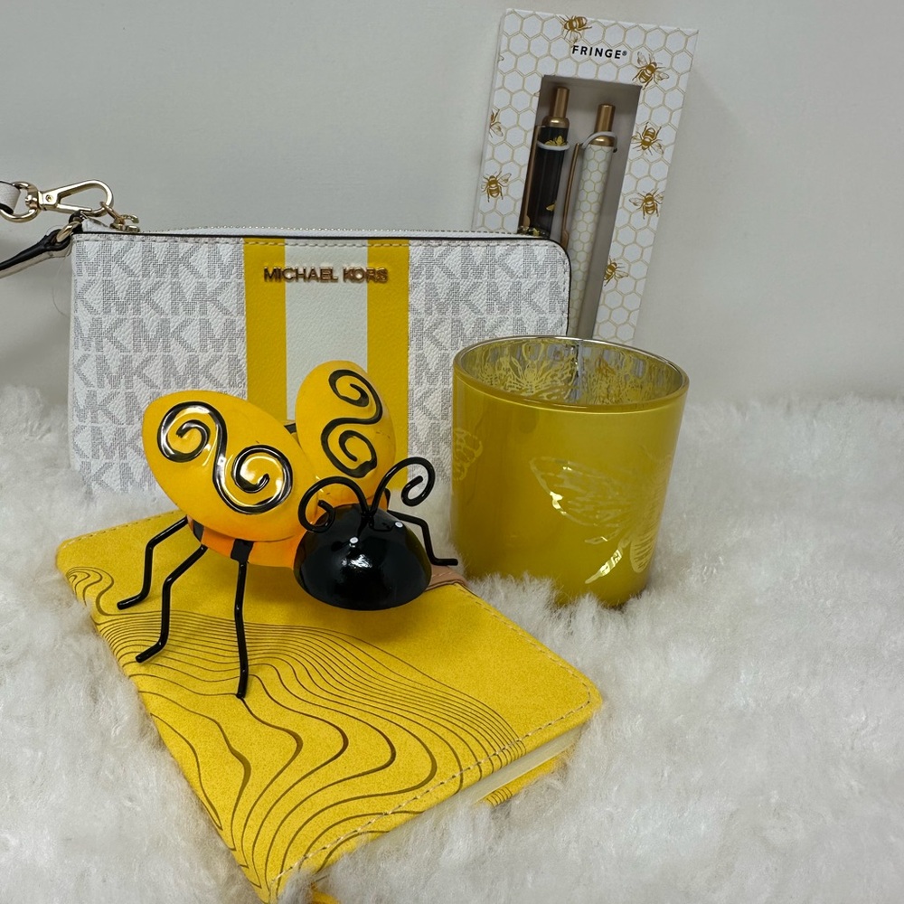 Michael Kors Gift Set w/White‎ and Yellow Stripe Wristlet